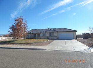 21191 Champanel Rd, Apple Valley, CA 92308