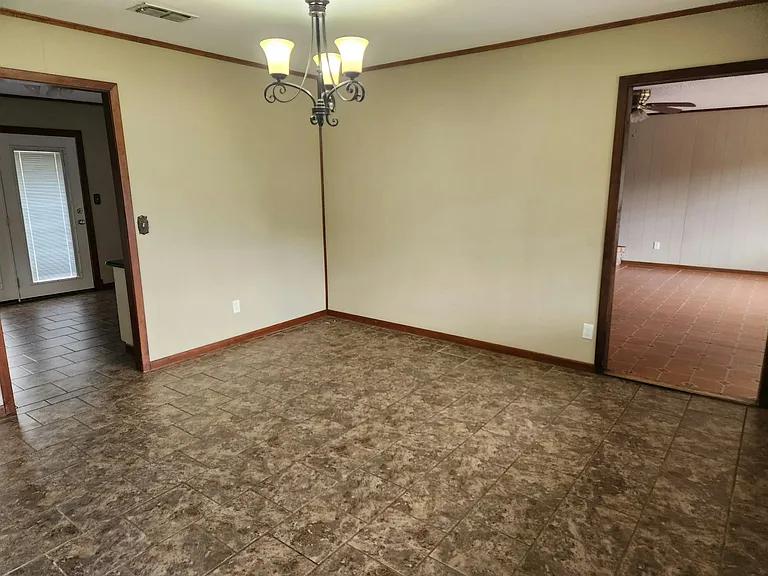 703 S Foster St — Photo 8