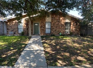 8609 Grumman Dr, Dallas, TX 75228