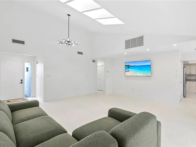 879 Meadowland Dr #C — Photo 10