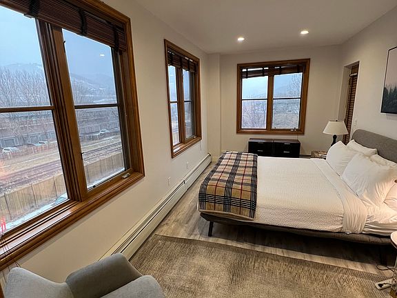 5th image of 240 Chapel Pl #203