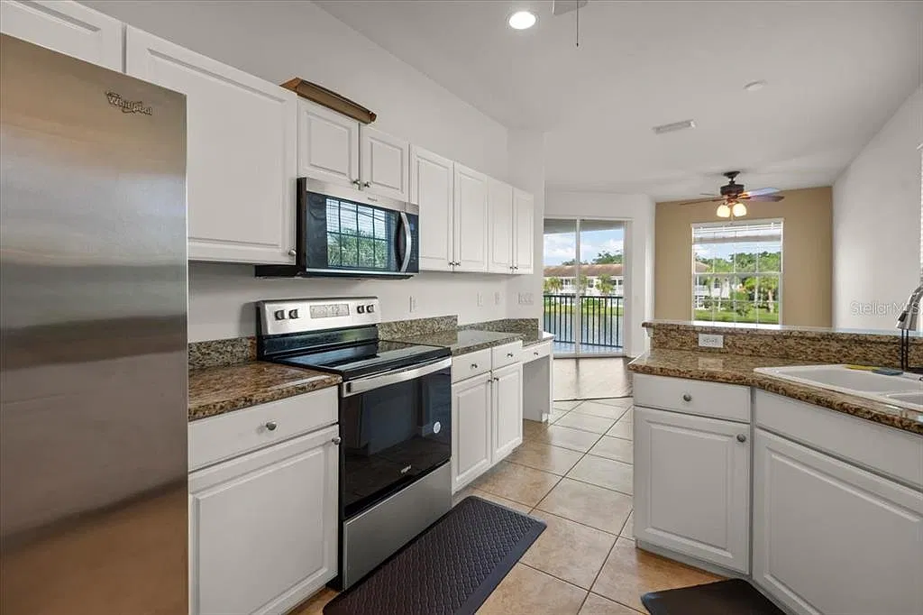 3 bed, 2.0 bath, 2045 sqft, $2,350 — Photo 4
