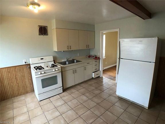 3rd image of 25701 Richards Ave