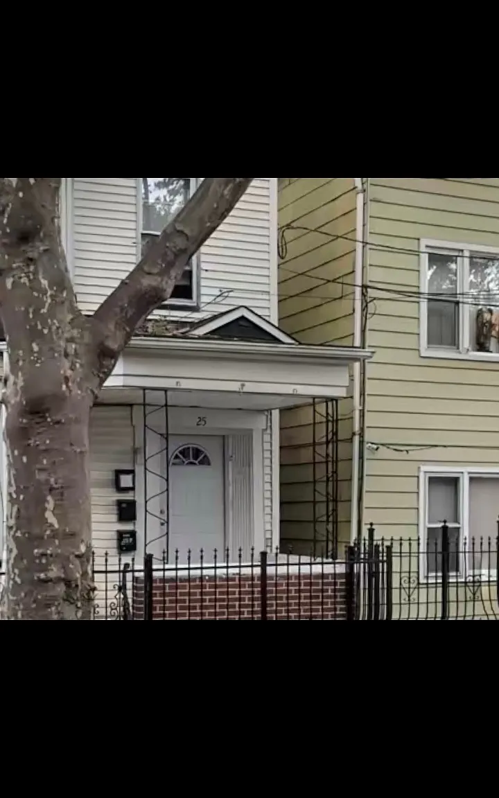 3 bed, $2,200 — Photo 1