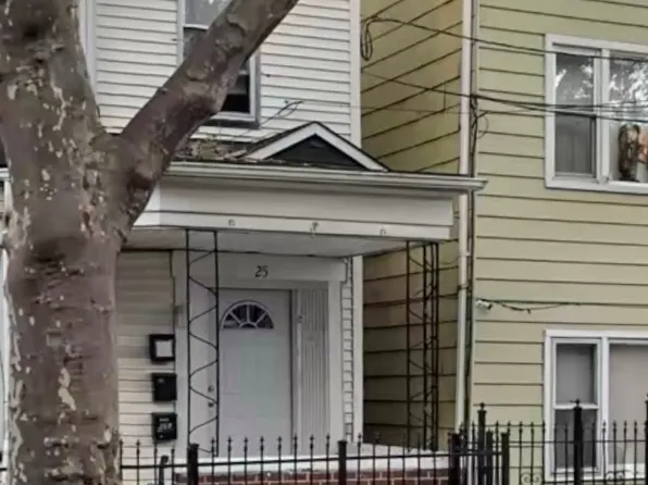 25 Rowland St #2L, Newark, NJ 07104