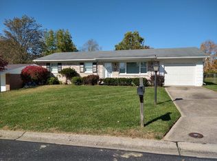 909 Wilmington Dr, Saint Charles, MO