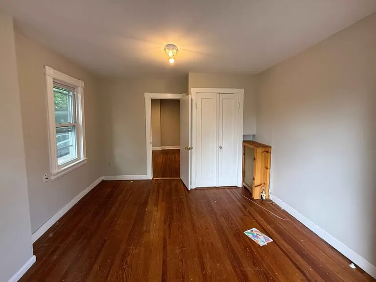11 White St — Photo 2