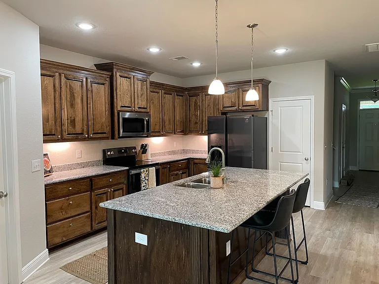 3928 Shady Grove Dr — Photo 3