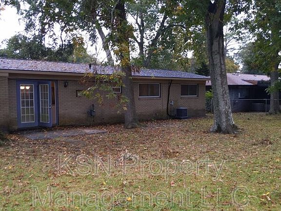 4th image of 412 Barnhill Dr