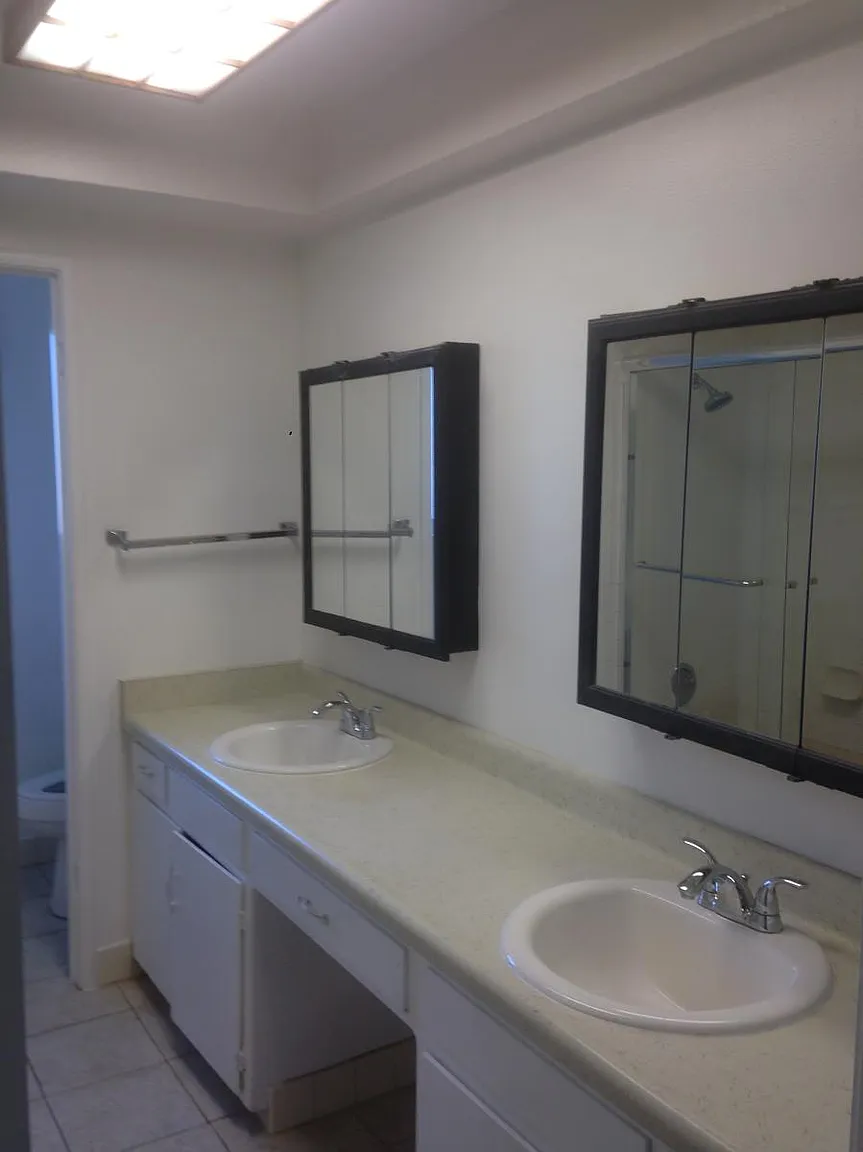 28 Barrie Dr photo 1