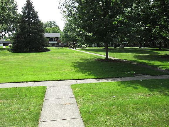 4th image of 5310 Southbrook Ct Unit 33