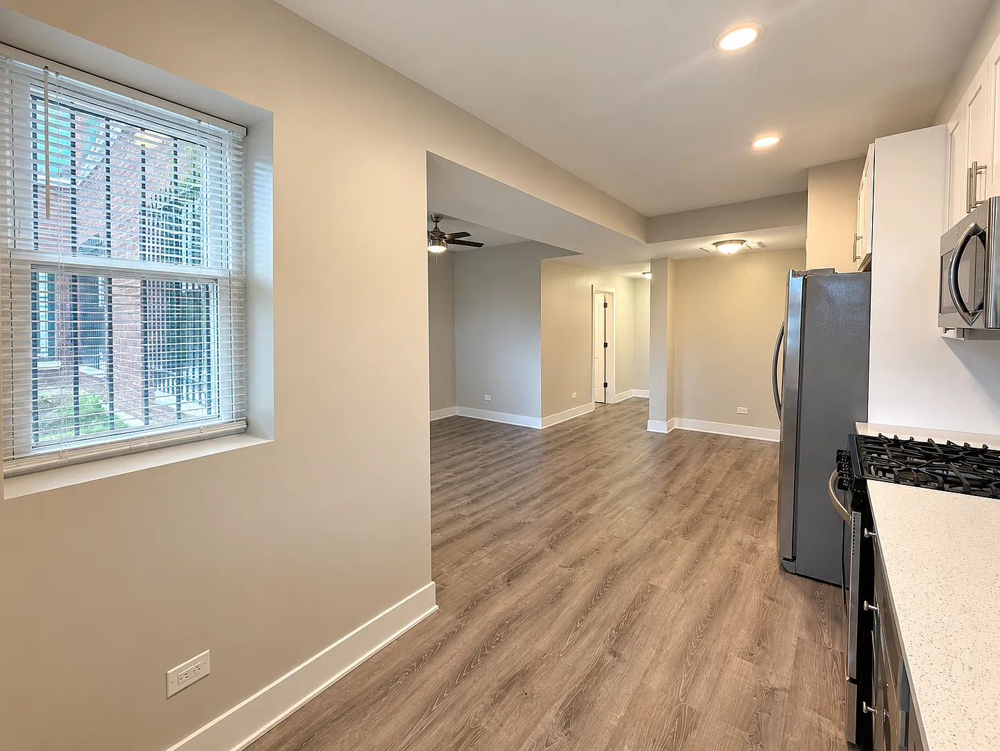 2 bed, 950 sqft, $1,950 — Photo 3