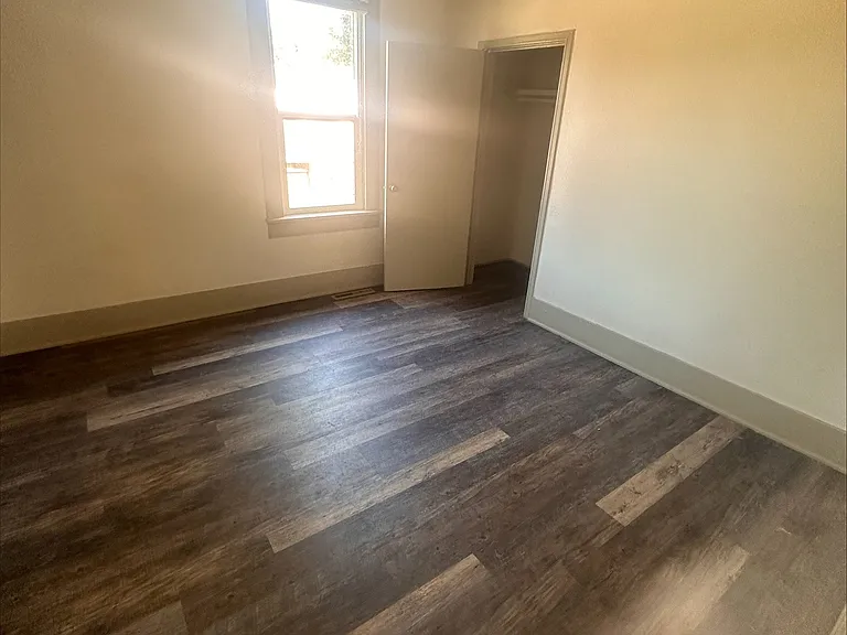 706 S Commercial Ave — Photo 7