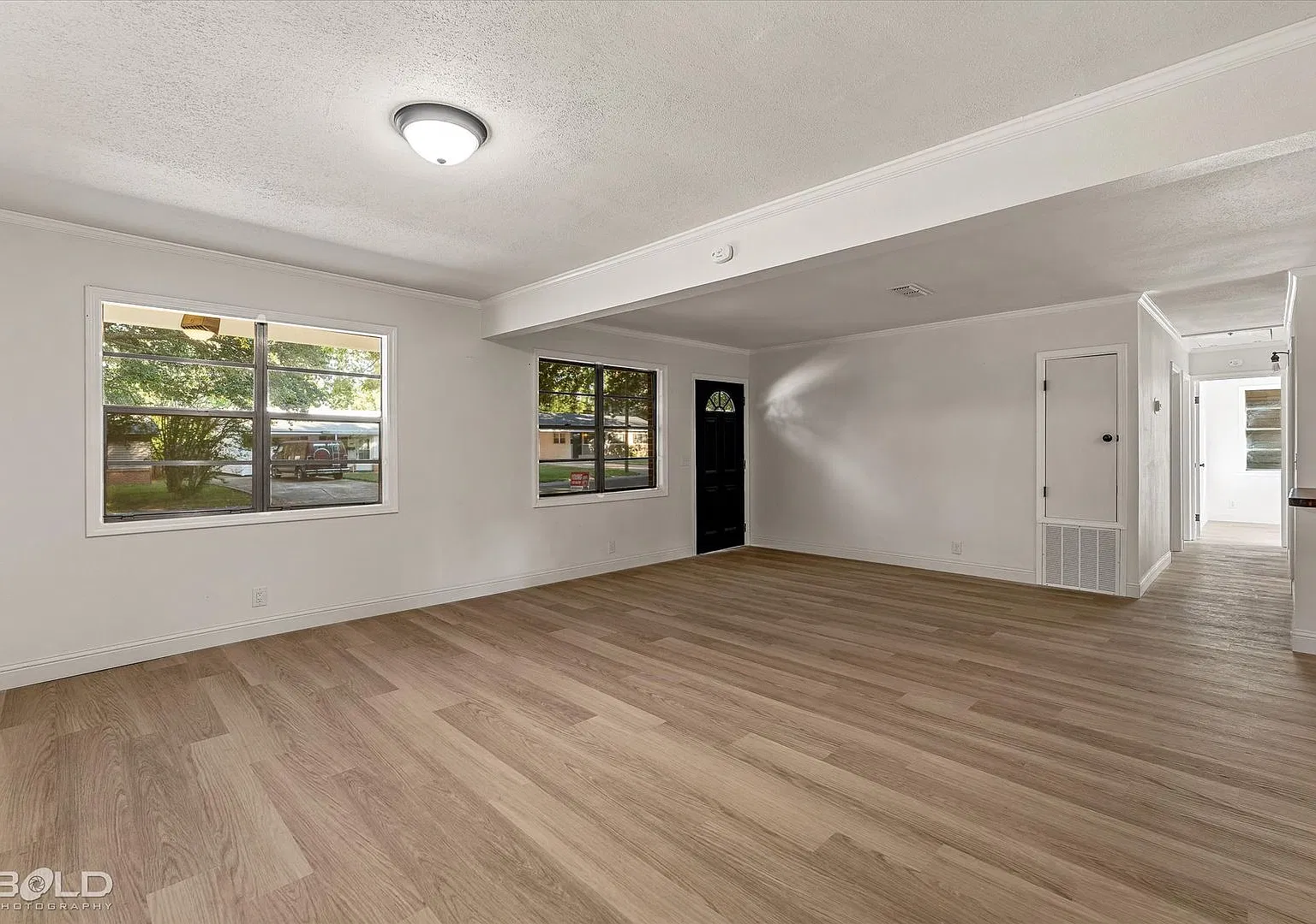 Remodeled and ready for move in before the Holidays! — Photo 4
