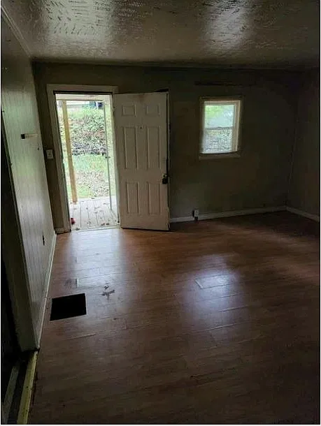 1015 Petrey Street Southeast — Photo 4