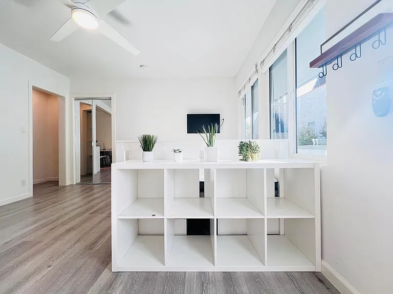 5525 Harold Way #15 — Photo 6