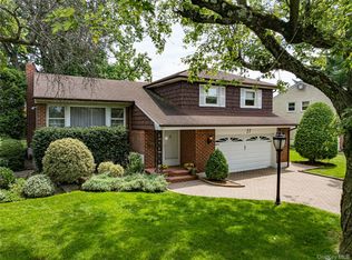 27 Ann Dr, Syosset, NY 11791