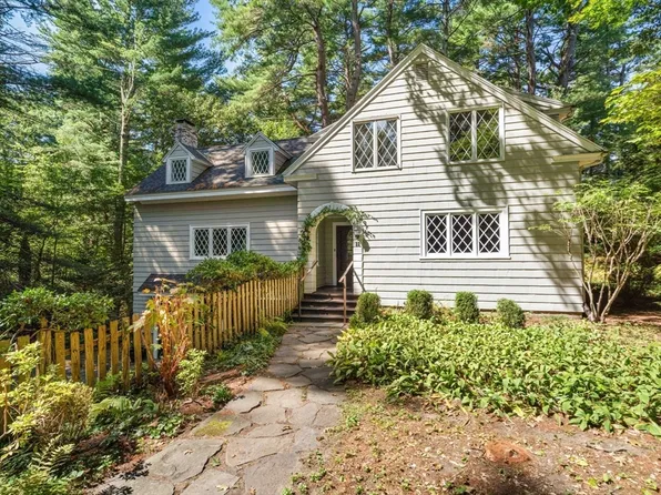 22 Glezen Ln, Wayland, MA 01778