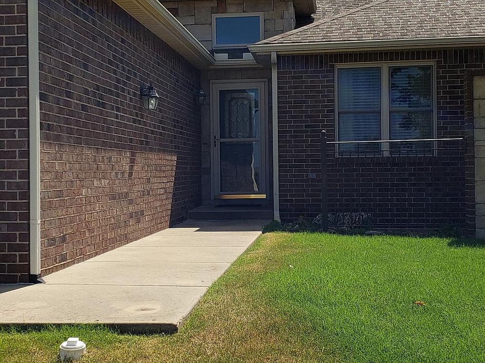1st image of 107 Turnberry Ct