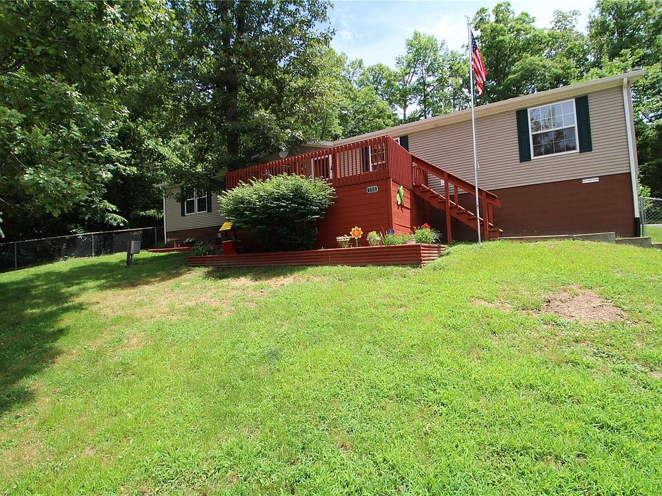 1st image of 750 Lakeshore Dr N