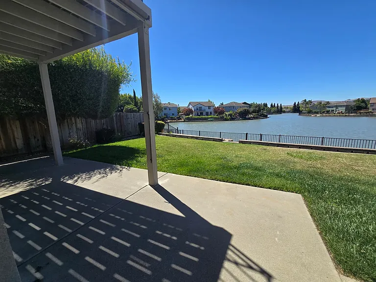 5130 Lakeshore Dr — Photo 2