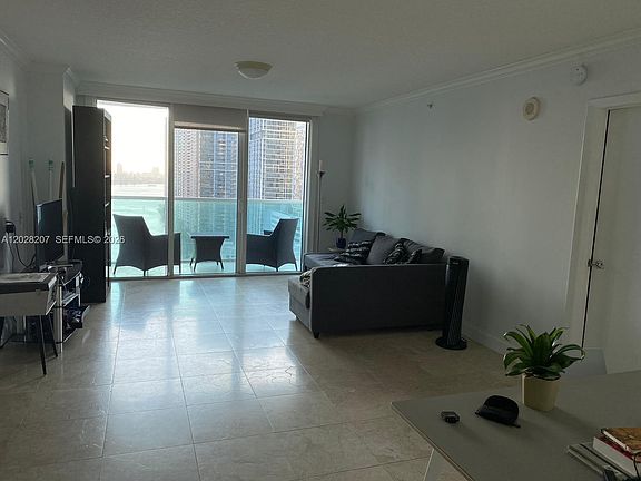 3rd image of 31 SE 5th St APT 2308