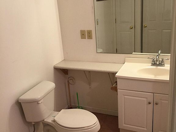 Lower level full bath