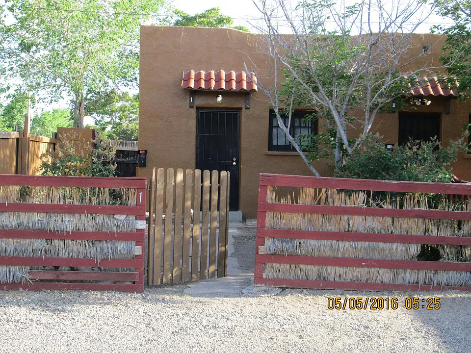 609 5th St., SW-House/triplex, Private Fenced-in yard