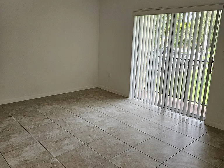3720 SW 52nd Ave #208 — Photo 2