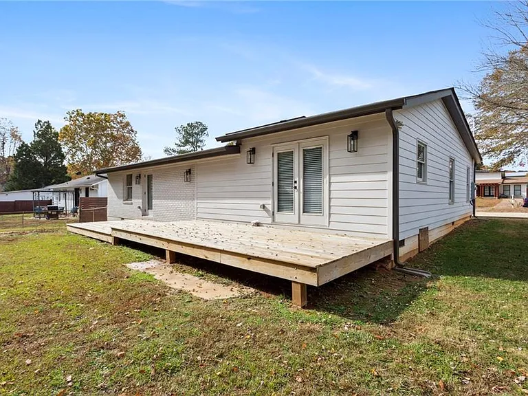 3258 Highland Dr SE — Photo 40