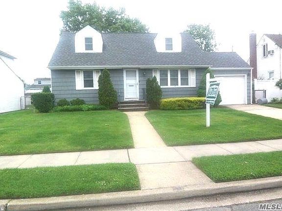 2nd image of 137 E Zoranne Dr