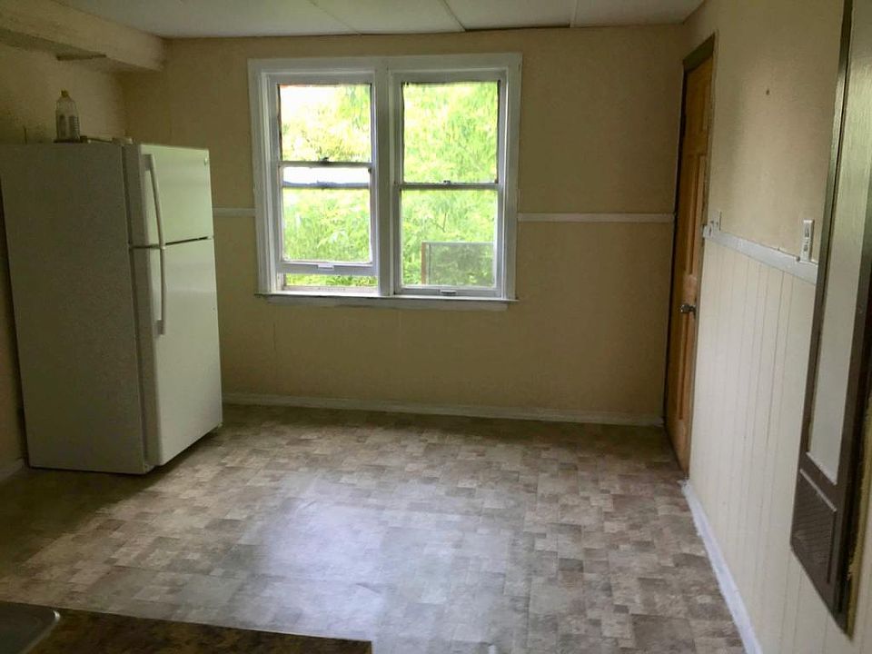 2nd image of 729 Lansing St #2
