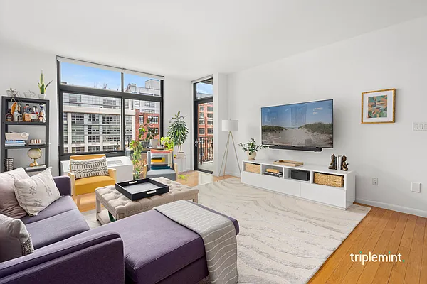 Sold by Triplemint | media 1