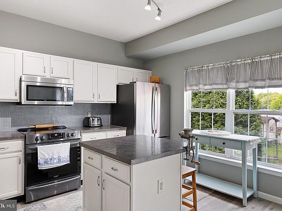 4th image of 16 Highland Cir
