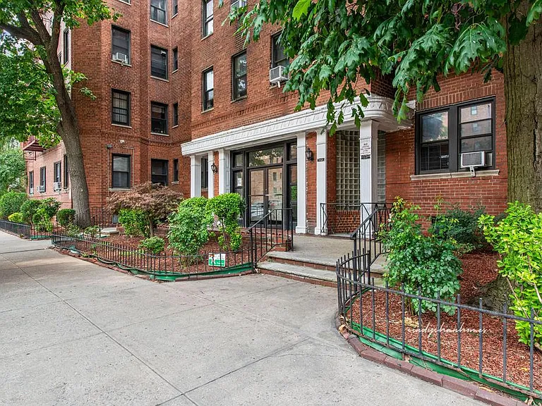 100-10 67th Rd #6L — Photo 3