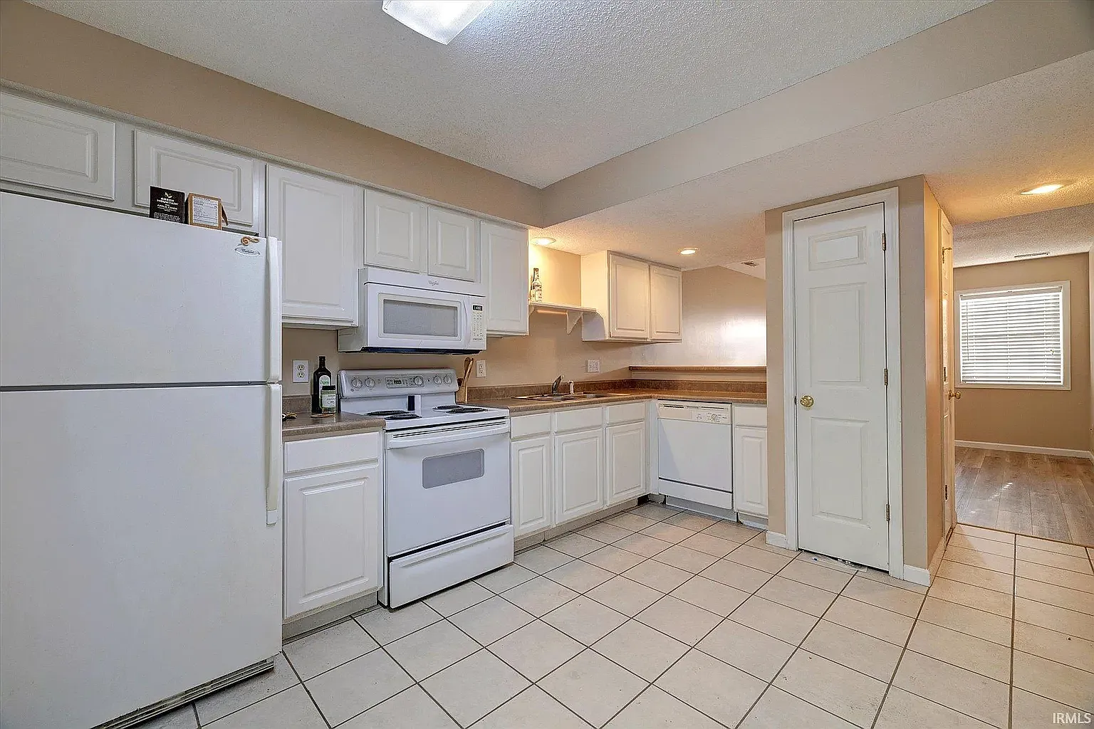 3425 S Oaklawn Cir — Photo 4