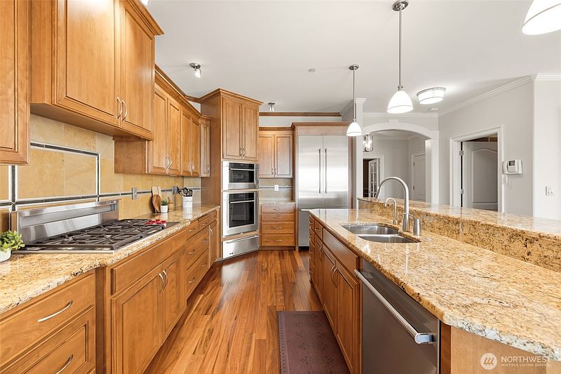4th image of 2030 Grand Avenue #5