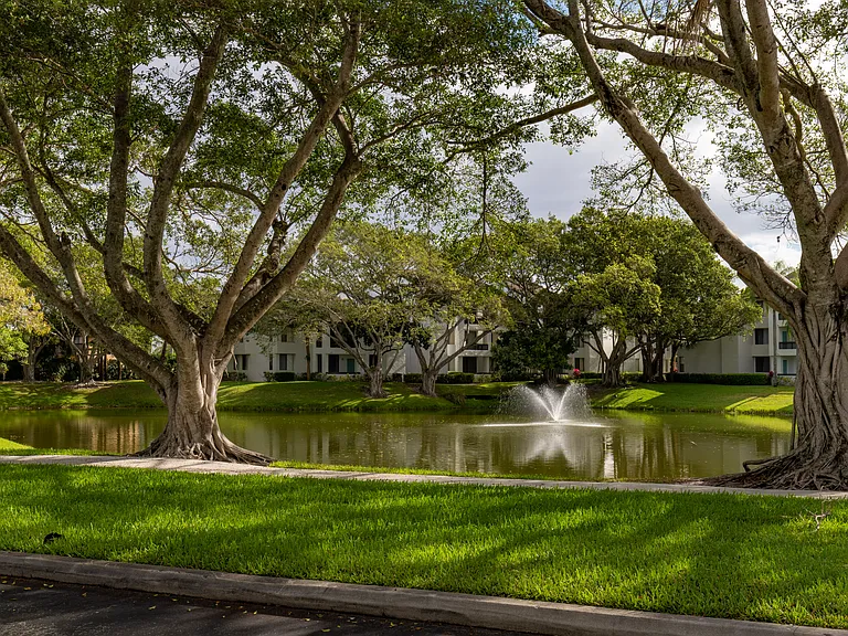 Legacy at Coconut Creek — Photo 8