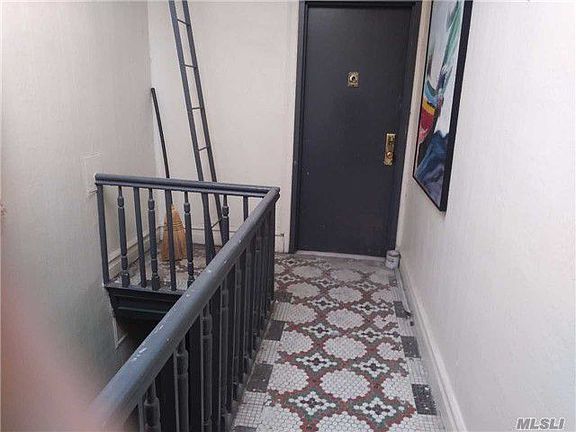 4th image of 553 Williams Ave
