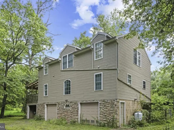198 Valley Ln, Hummelstown, PA 17036