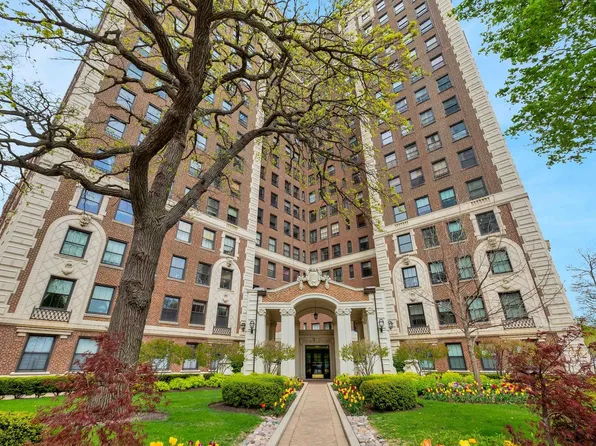 5555 S Everett Ave #3-4A, Chicago, IL 60637