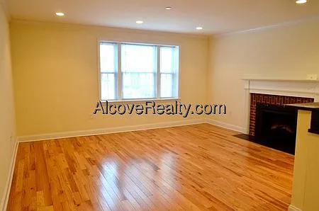2 bed, 1.0 bath, 1100 sqft, $5,395 — Photo 2