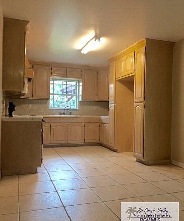 4th image of 1723 Violet Dr
