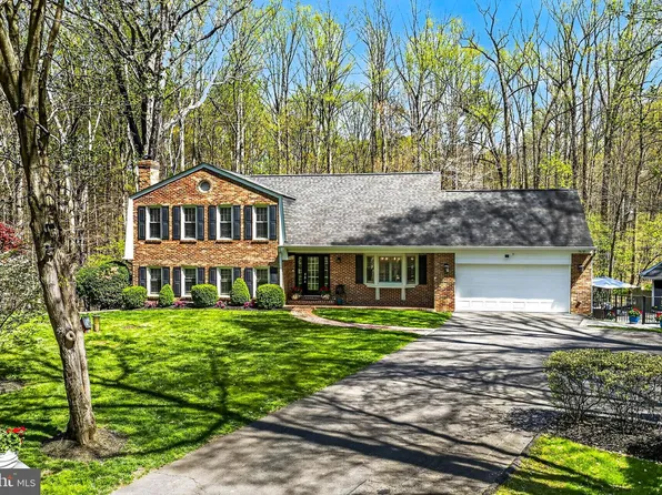 6221 Ballsford Dr, Fairfax Station, VA 22039