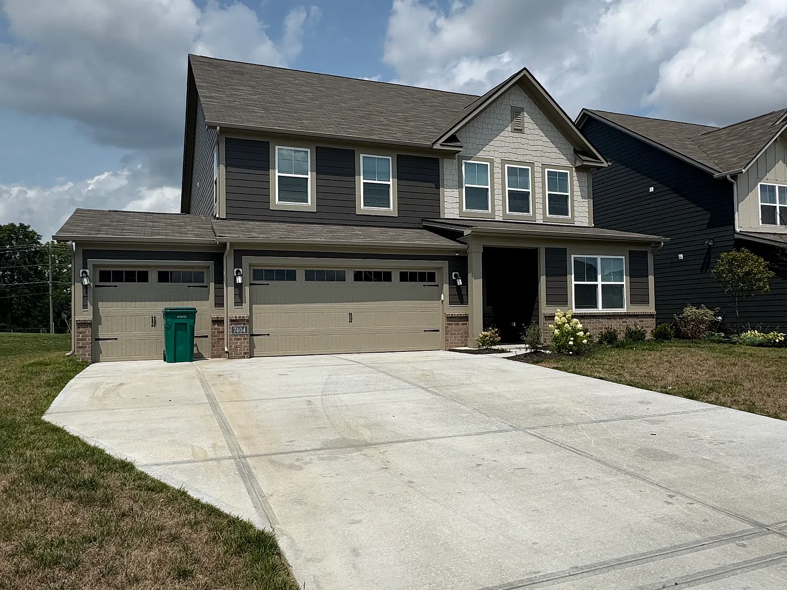 5 bed, 3.5 bath, 3174 sqft, $2,895 — Photo 2
