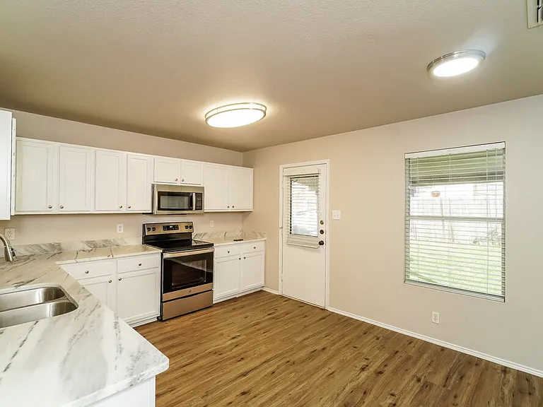 120 Bay Willow — Photo 8