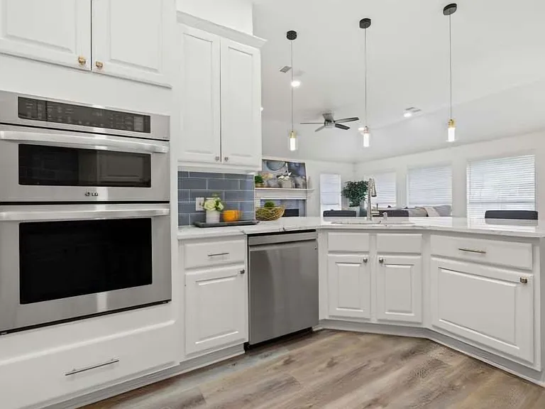 2913 Victoria Cv — Photo 11