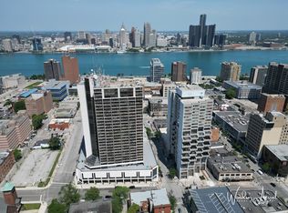 150 Park St W #1215, Windsor, ON N9A 7A2