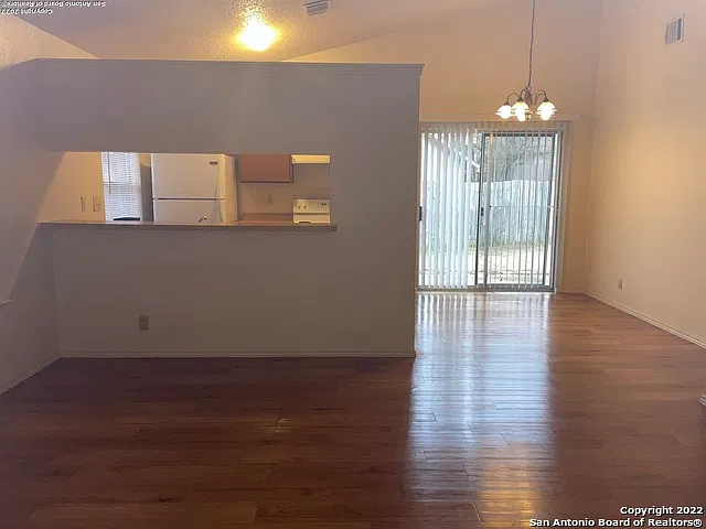 2 bed, 2.0 bath, 919 sqft, $1,225 — Photo 4
