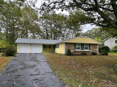 11 Westmoylan Lane, Coram, NY, 11727